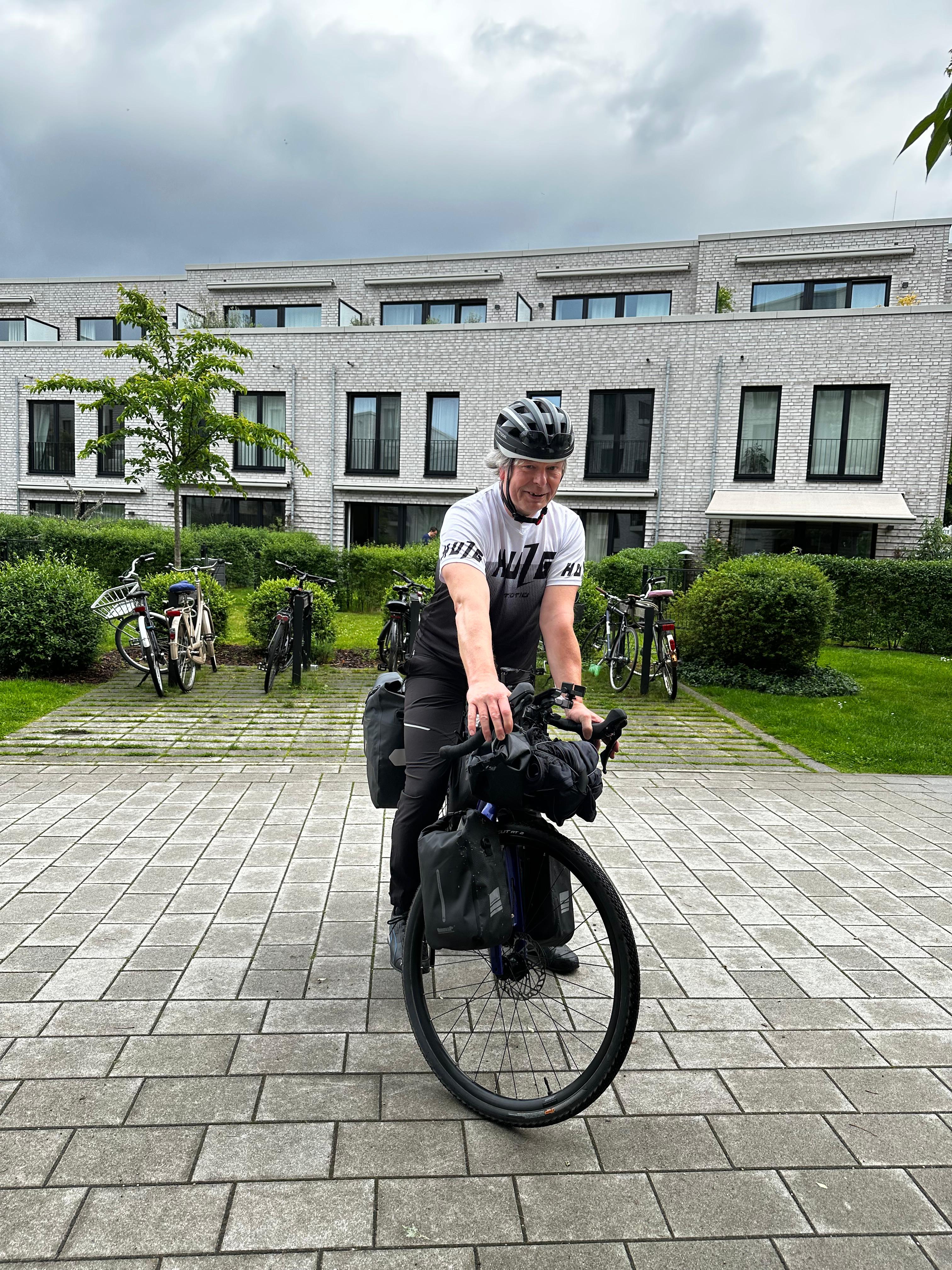 Ankommender Radfahrer